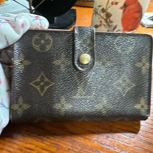 Louis Vuitton Handbags - Rehab Louis Vuitton Brown Monogram kisslock wallet